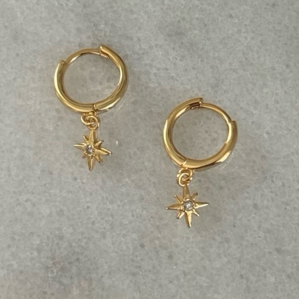 Gold Star Burst Crystal Dangle Huggie Hoop Earrings 

Brand New - Picture 1 of 4